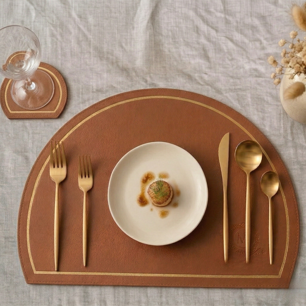 Arch leather placemat set in cognac tan